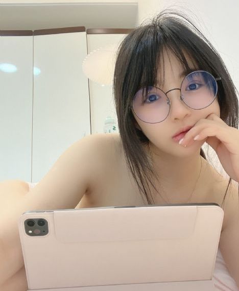 在线无码嗯啊_HD完整视频观看